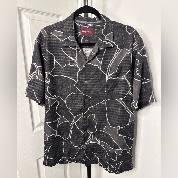 Tommy Bahama Other - Tommy Bahama 100% Silk Button-up Shirt Size Medium
